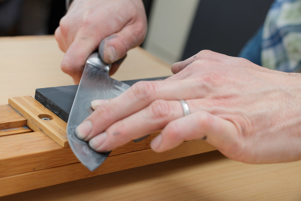 How to Use a Handheld Knife Sharpener