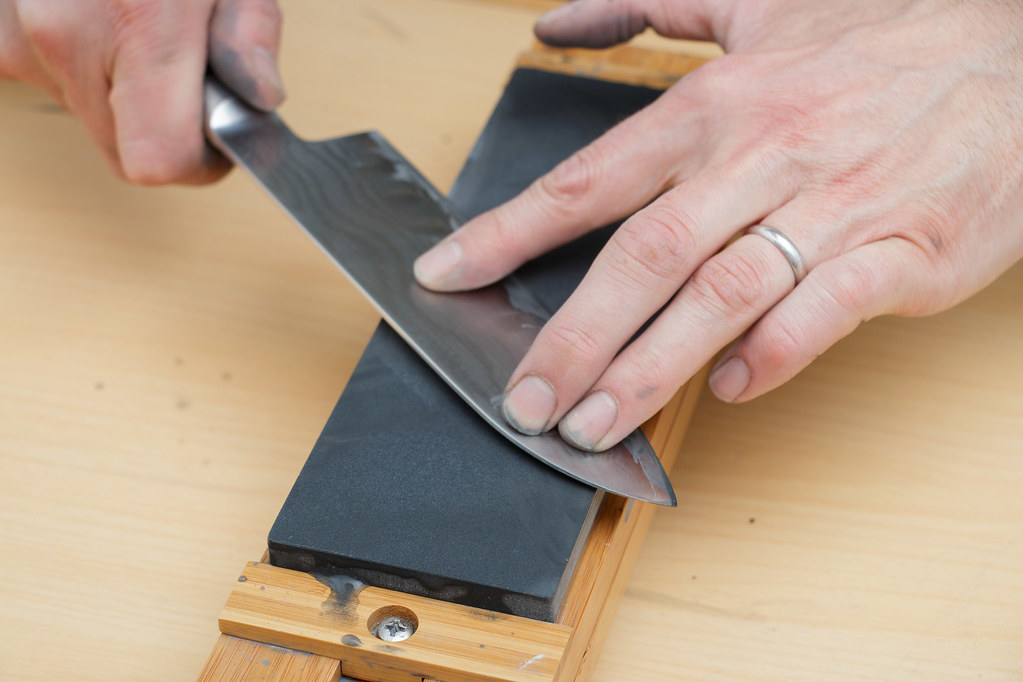 How to Use a Handheld Knife Sharpener​