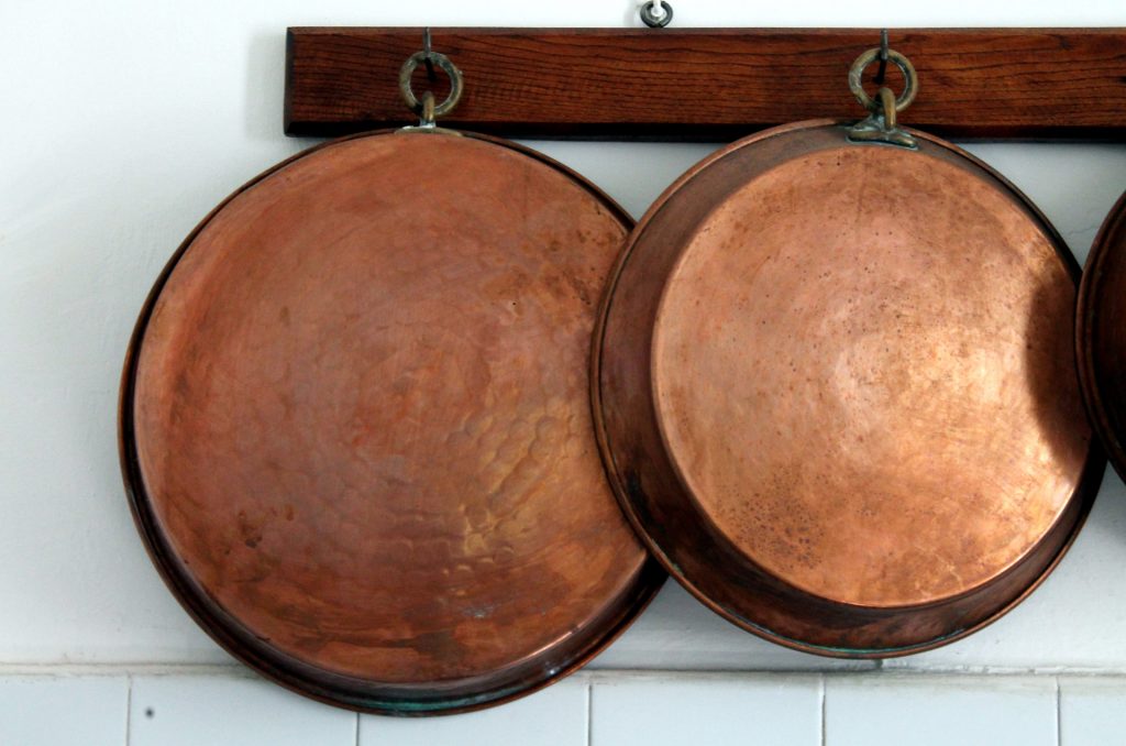 How to Clean Red Copper Pan