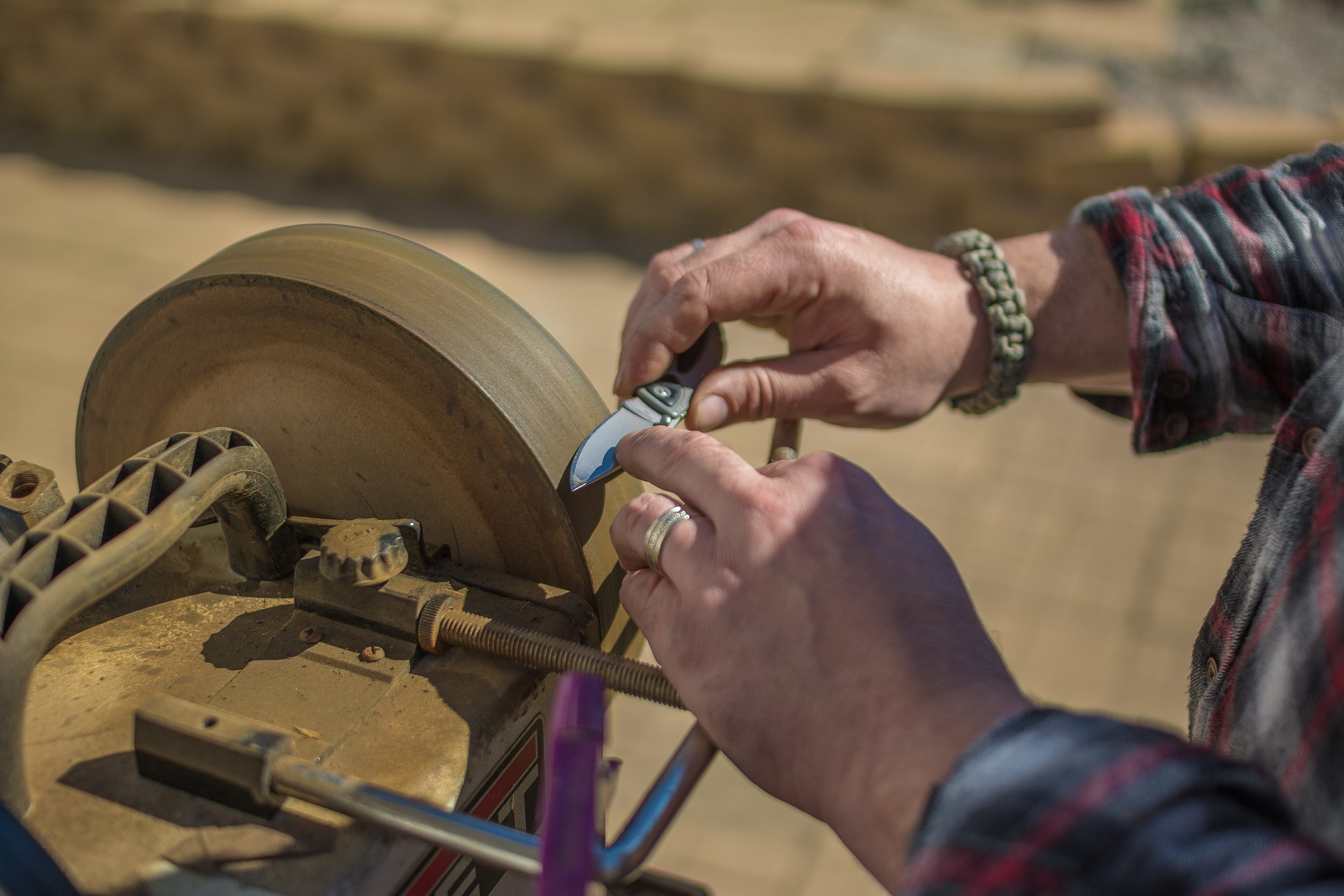 How Do Knife Sharpeners Work?